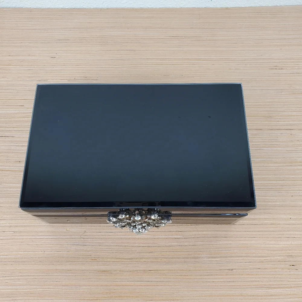 N/A jewelry box